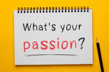 Not etmek üstünde kalem sarı zemin üzerine yazılan tutku sorunuz nedir. İş kavramı.