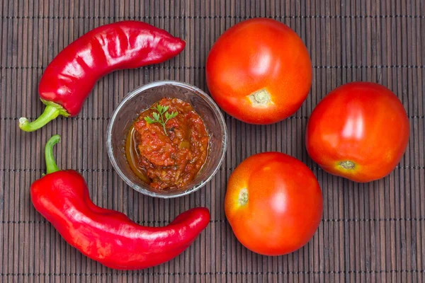 赤唐辛子とトマト ケチャップ — ストック写真