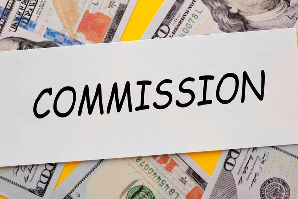 Het Woord Commissie Geschreven Wit Papier Blad Met Honderd Dollar — Stockfoto