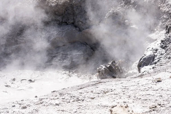 Churning mud pit in Yellowstone National Park — Stock Photo, Image