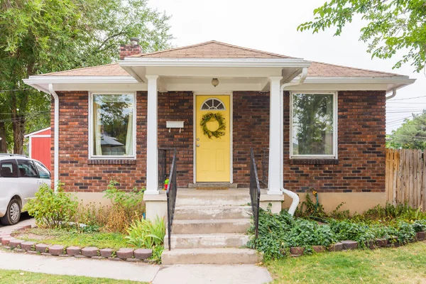 Small, brick, single family home — Stock Photo, Image