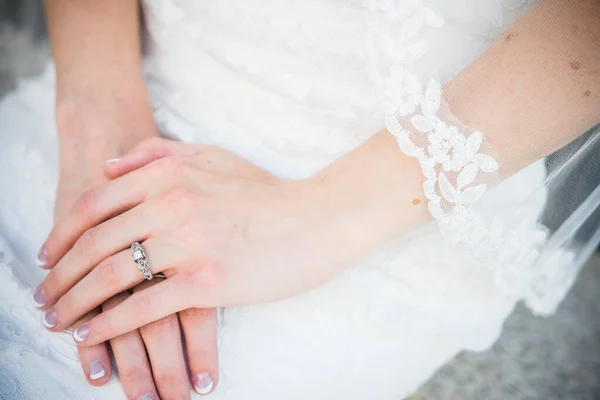 Bride's wedding ring on wedding day — Stock Photo, Image