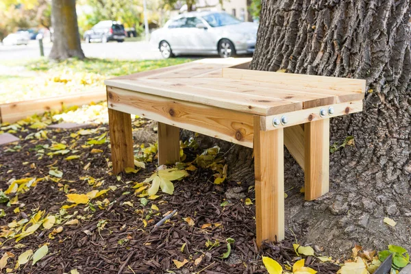 Cedar wood circular tree bench, outdoor woodwork project