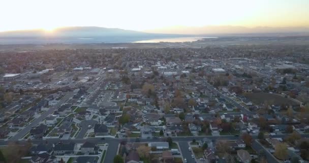 Sunset Fly Urban Neighborhood — Stock Video