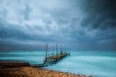 İskele gökyüzü ve bulutlar