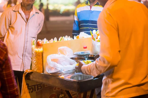 Street food vendors near the india gate delhi at night
