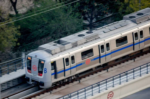 Aerial shot of metro train on an overhead metro track — Stock Photo, Image