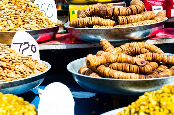 Satılık chandni chowk delhi kuru meyve çeşitli yığınları