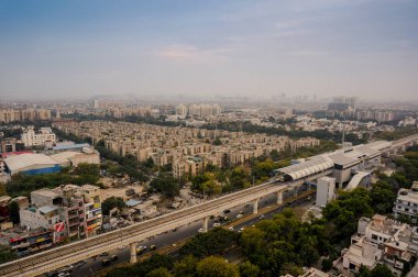 Noida, Delhi, akşam alacakaranlıkta grugaon hava cityscape çekim