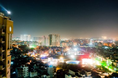 Noida, Delhi, akşam alacakaranlıkta grugaon hava cityscape çekim