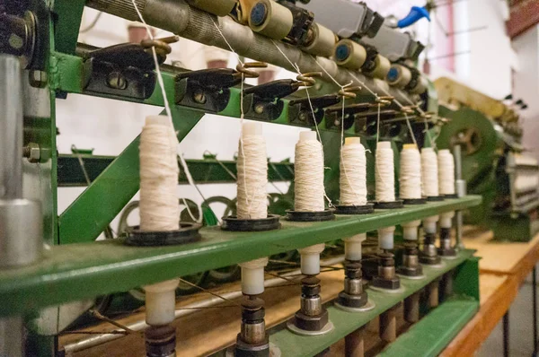 Green spindle weaving machine used to make cloth