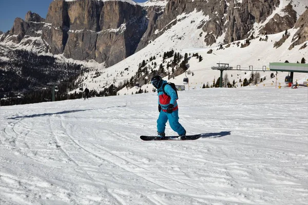 Snowboarder Mountain Rocks Winter Sports — Stock Photo, Image