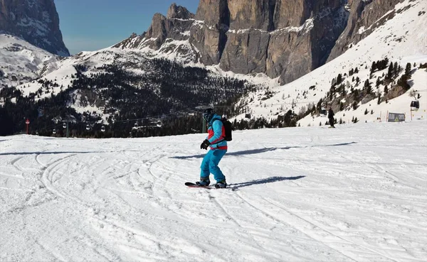 Snowboarder Mountain Background Rocks Winter Sport — Stock Photo, Image