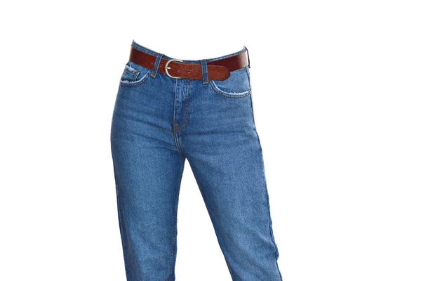Hoge Taille Blue Jeans Retro Lederen Riem Geïsoleerd Witte Achtergrond — Stockfoto