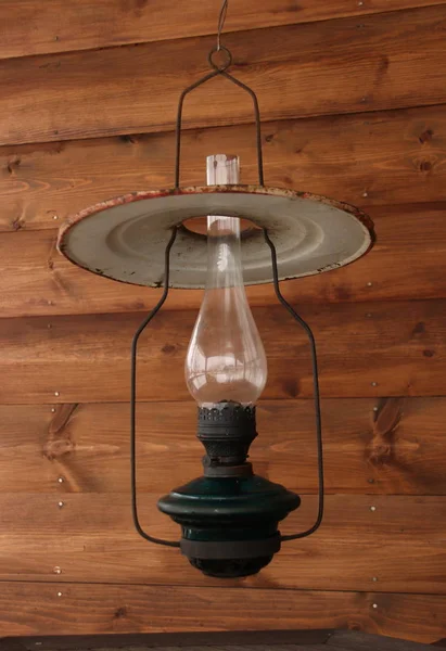 Lámpara Queroseno Sobre Mesa —  Fotos de Stock