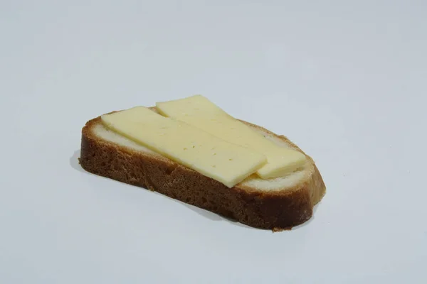 Świeży Biały Chleb Plastrami Sera — Zdjęcie stockowe