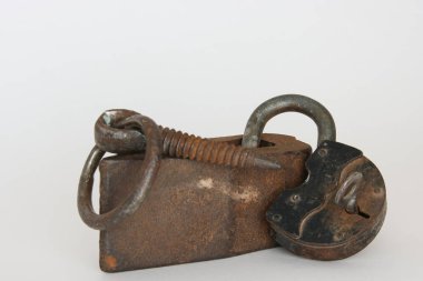 Vintage balta, raptiye ile halka ve asma kilit ile anahtar