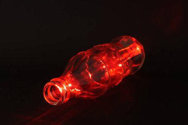 Kırmızı cam şişe Flaming