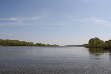 Konstantinovo köyü yakınlarında bir bahar güneşli bir günde Oka Nehri, Ryazan Bölgesi. Şair Yesenin'in doğum yeri