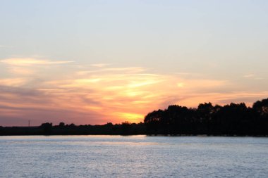 Konstantinovo köyü yakınlarındaki Oka Nehri üzerinde gün batımı - Sergei Yesenin ter anavatanı