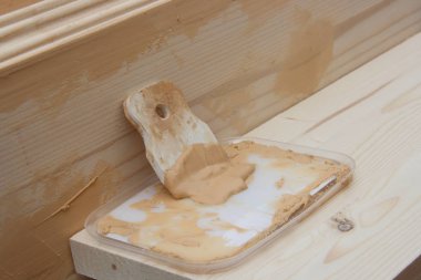 Raf üretimi için ahşap çam boşlukları macun için Spatula ve macun