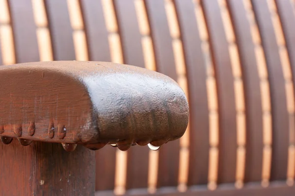 Water Droplets Brown Armrest Garden Bench — Stock Photo, Image