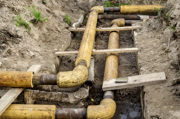 Isıtma borularının değiştirilmesi ve ısıtma sisteminin modernizasyonu. Belediye altyapısı için kazılmış siper derinliğinde ısıtma şebekesi inşaatı, şehir kalkınma kavramı