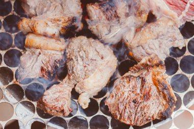 Sığır eti ızgara hazırlanmaktadır. Kıç Barbekü yağ ile. Fotoğraf Brezilya.