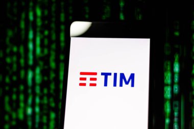 Brezilya - 11 Mart 2019: Operatör logosu Tim perde-in hareket eden aygıt 