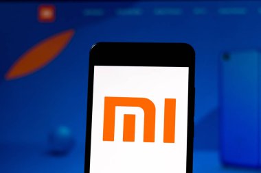 29 Mart 2019, Brezilya. Xiaomi logo üstünde hareket eden aygıt. Xiaomi Pekin, Çin'de bir Çin elektronik şirketidir