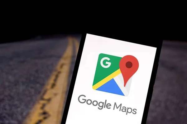 29. mars 2019, Brasil. Google Maps-logoen på mobilenheten din. Google Maps er et satellittbildesøk og kartvisningstjeneste – stockfoto