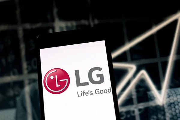 29 de março de 2019, Brasil. Logotipo LG Electronics no dispositivo móvel. LG é uma gigante multinacional sul-coreana e a maior empresa de eletrônicos de consumo — Fotografia de Stock