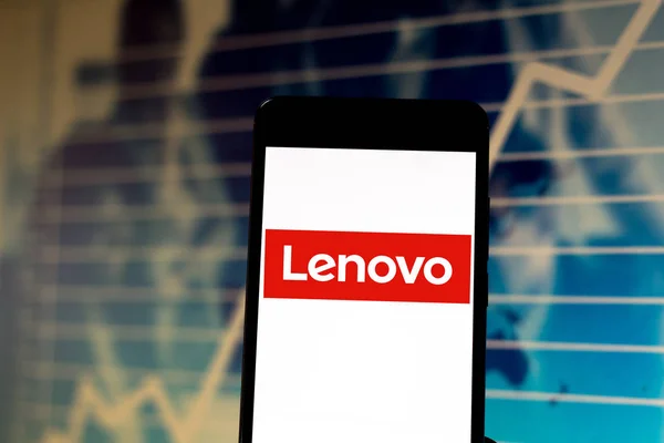 29 marca 2019, Brazylia. Logo Lenovo na urządzeniu mobilnym. Lenovo jest Chińska technologia wielonarodowych, z siedzibą w Pekinie i Morrisville, Stany Zjednoczone Ameryki — Zdjęcie stockowe