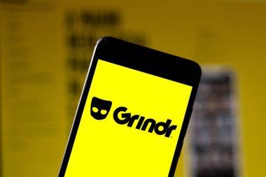 2 Nisan 2019, Brezilya. Grindr logo üstünde Android hareket eden aygıt. Grindr karşılamak için bir çapraz platform gayler, BI, trans ve eşcinseller için bir uygulamadır