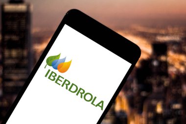 4 Nisan 2019, Brezilya. Iberdrola logo üstünde hareket eden aygıt. Iberdrola Doğalgaz dağıtım ve üretim ve elektrik dağıtım çalışır bir İspanyol şirketidir.