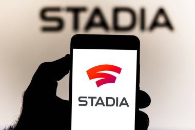 5 Nisan 2019, Brezilya. Mobil cihazda Google Stadia logosu. Stadia, Google tarafından geliştirilen bir streaming video oyun hizmetidir. Proje akışı olarak da bilinir.