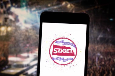 10 Nisan 2019, Brezilya. Mobil cihazda Sziget Festivali logosu. Sziget Festivali bir hafta boyunca Hajgyri-Sziget, Macaristan adasında her yıl düzenlenen bir müzik festivali.