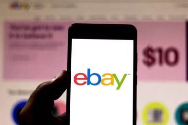 15 Nisan 2019, Brezilya. Mobil cihazda eBay logosu. eBay ABD 'de bir e-ticaret şirketidir. Bu satış ve malların satın almak için dünyanın en büyük sitesidir.
