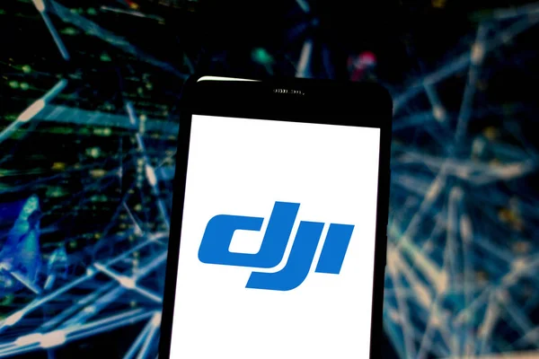 ブラジル 2019 月15日モバイルデバイスの Dji Dji は中国の技術会社で ドローンの製造で知られる — ストック写真
