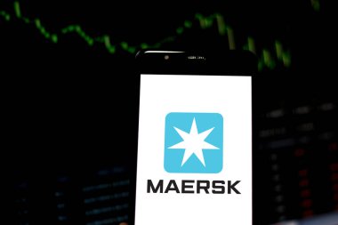 16 Nisan 2019, Brezilya. Mobil cihazda Maersk Line logosu. Maersk, denizcilik seyrüsefer hizmetlerinin sağlanmasına adanmış bir lojistik operatörüdür..