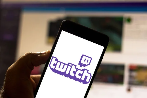 22 de abril de 2019, Brasil. Twitch logotipo da TV no dispositivo móvel Android. Twitch é um site de streaming focado em streaming de jogos de vídeo, incluindo live ou on-demand playthroughs — Fotografia de Stock