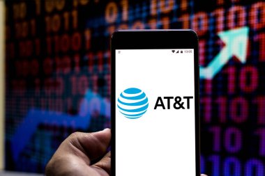 22 Nisan 2019, Brezilya. Mobil cihazda At & T logosu. At & T, Abd merkezli bir telekomünikasyon şirketidir.