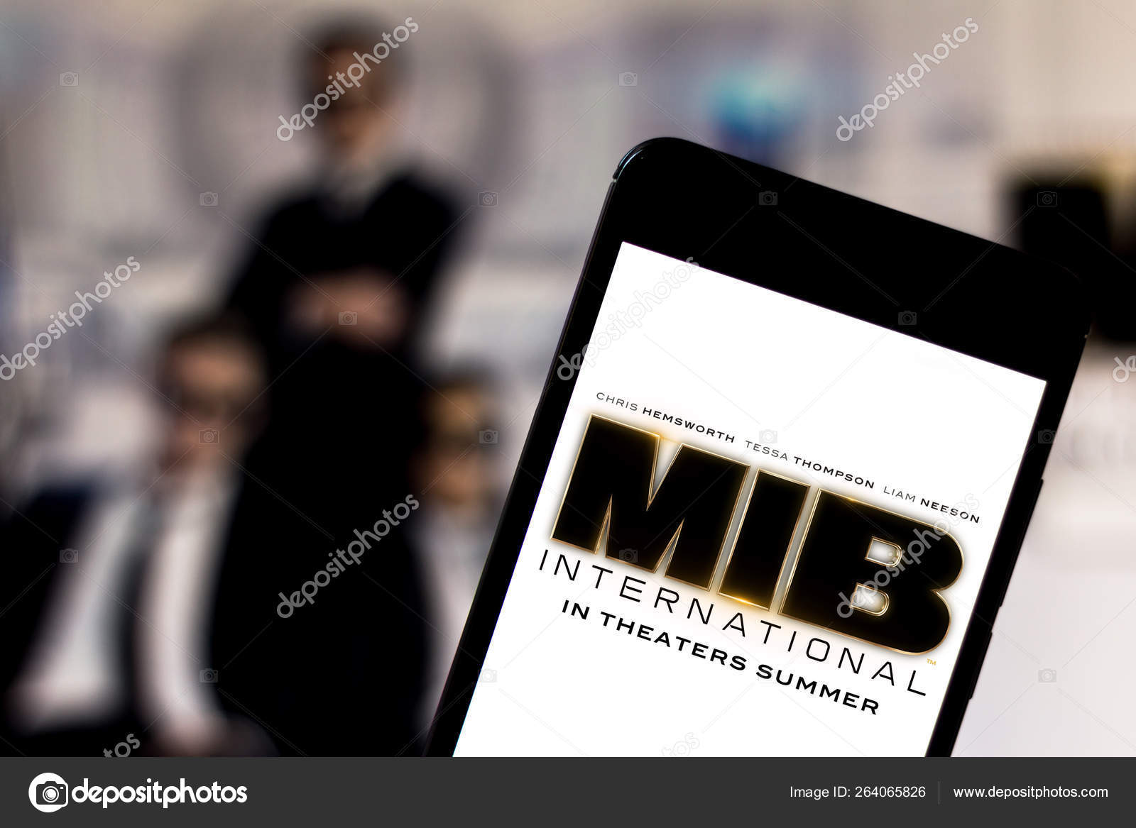 Логотип Men In Black International (MIB) На Мобильном Устройстве.