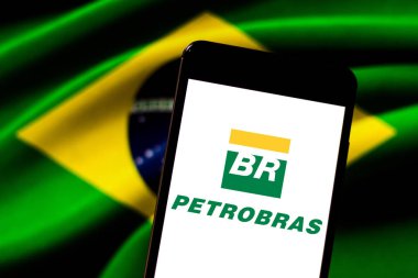 29 Nisan 2019, Brezilya. Bu fotoğraf illüstrasyonunda Petrobras logosu mobil cihazın ekranında görüntülenir