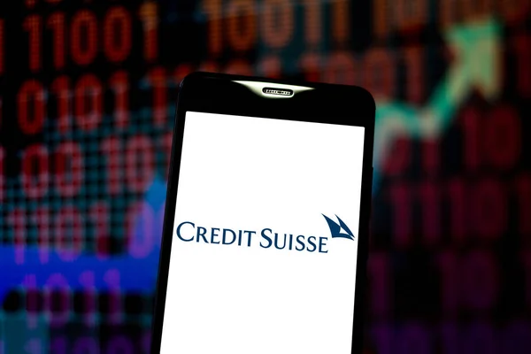 29 квітня 2019, Бразилія. На цій фотографії ілюстрація логотип Credit Suisse відображається на екрані мобільного пристрою — стокове фото