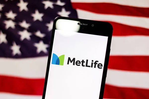 29 de abril de 2019, Brasil. En esta ilustración de la foto el logotipo de MetLife se muestra en la pantalla del dispositivo móvil —  Fotos de Stock
