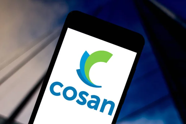 03, 2019, Brazílie. Na této fotografii je zobrazeno logo Cosan na smartphone — Stock fotografie