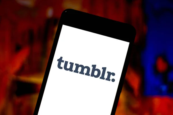 03 de mayo de 2019, Brasil. En esta ilustración fotográfica, el logotipo de Tumblr se muestra en un teléfono inteligente — Foto de Stock