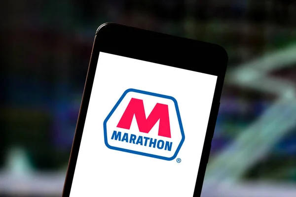 16 de mayo de 2019, Brasil. En esta ilustración de la foto el logotipo de Marathon Petroleum Corporation se muestra en un teléfono inteligente — Foto de Stock