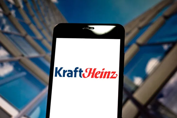 16. maj 2019, Brasilien. På dette billede illustration Kraft Heinz Company logoet vises på en smartphone - Stock-foto